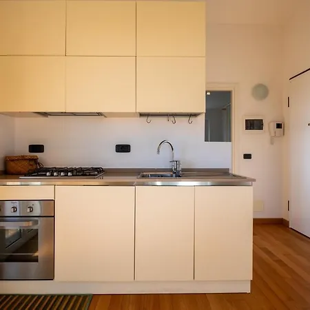 Apartment Quiete Ed Eleganza, Sospesi Tra Mare E Monti
