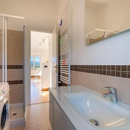 Quiete Ed Eleganza, Sospesi Tra Mare E Monti Apartment *