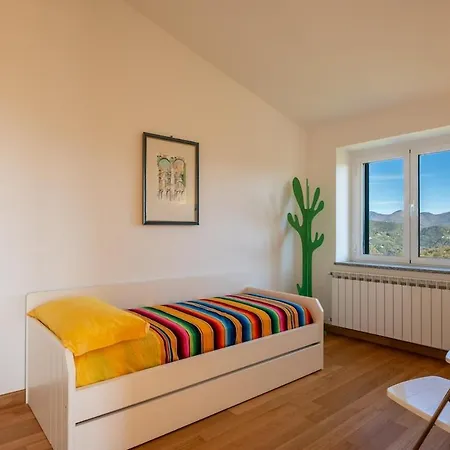 Quiete Ed Eleganza, Sospesi Tra Mare E Monti Bocco