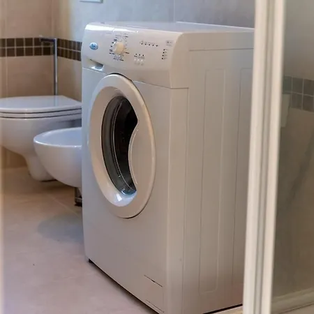 Quiete Ed Eleganza, Sospesi Tra Mare E Monti Apartment